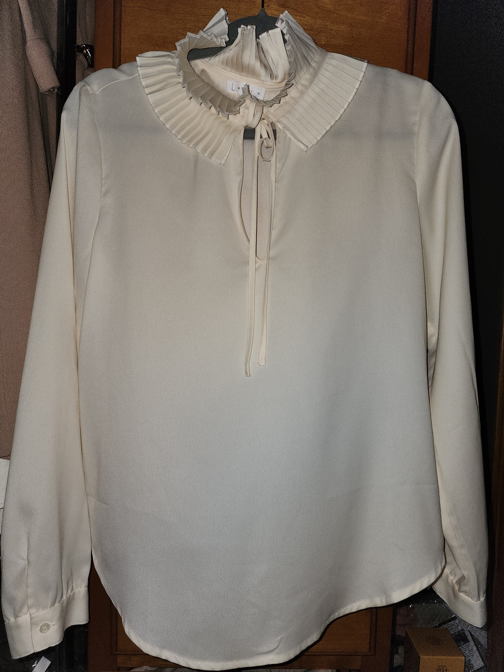 NWOT $45 Leith Blouse Pleated Ruffle Tie-Neck Blouse In Cream